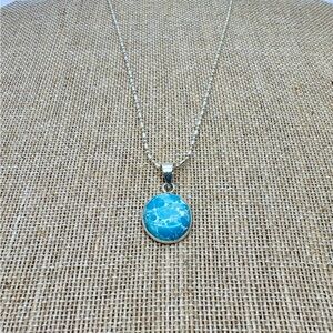 Elegant Blue Pendant Necklace